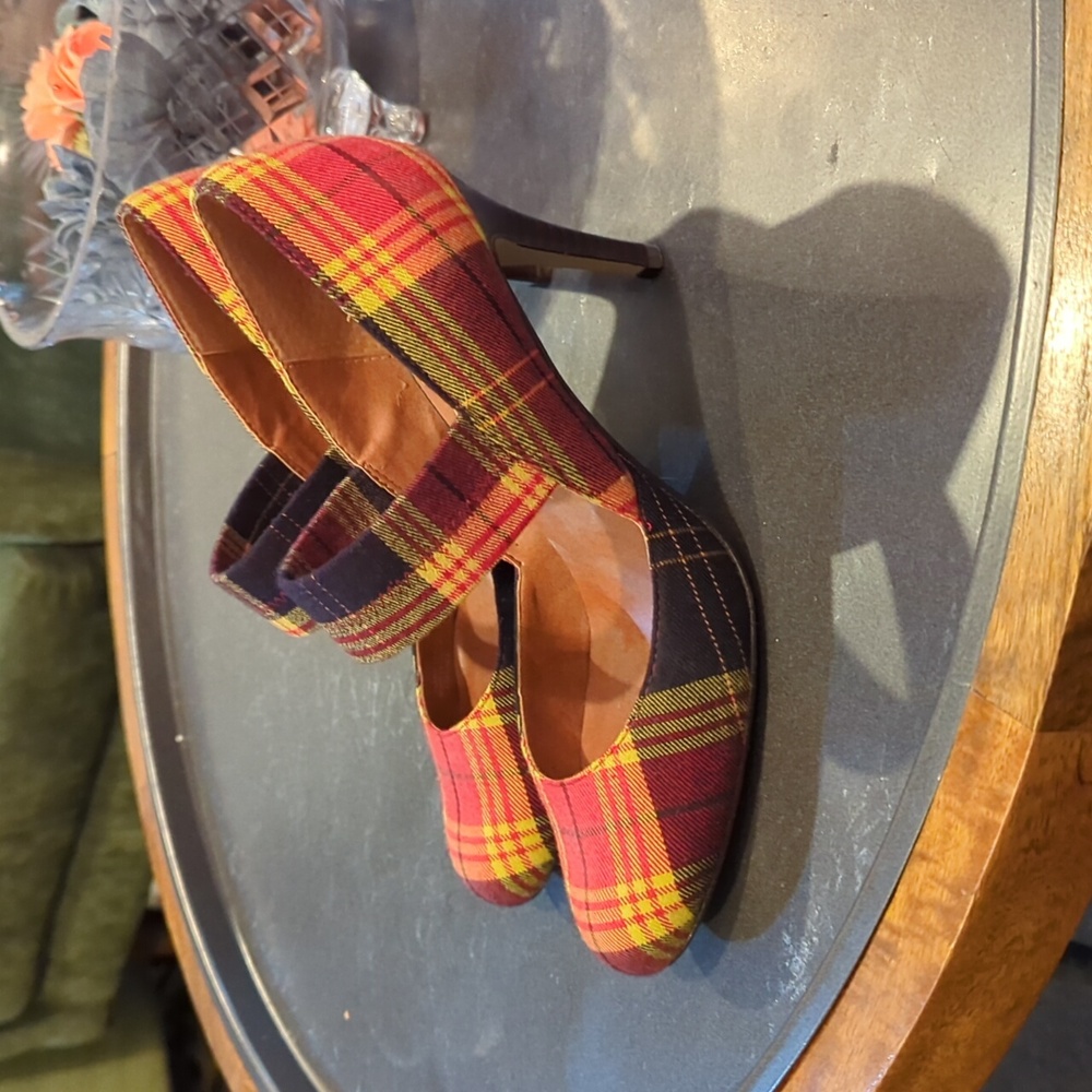 Ann Marino yellow and red plaid Mary Jane heels. Size 7